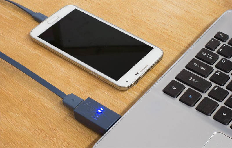 Hạn chế sạc điện thoại qua laptop